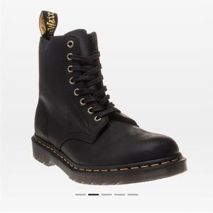 NWOT Dr. Martens 1460 Pascal Boots